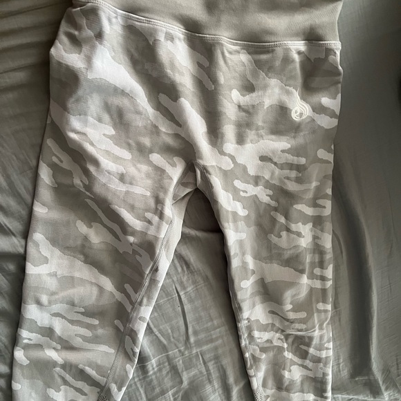 White and grey camo leggings from women’s best - Picture 1 of 3
